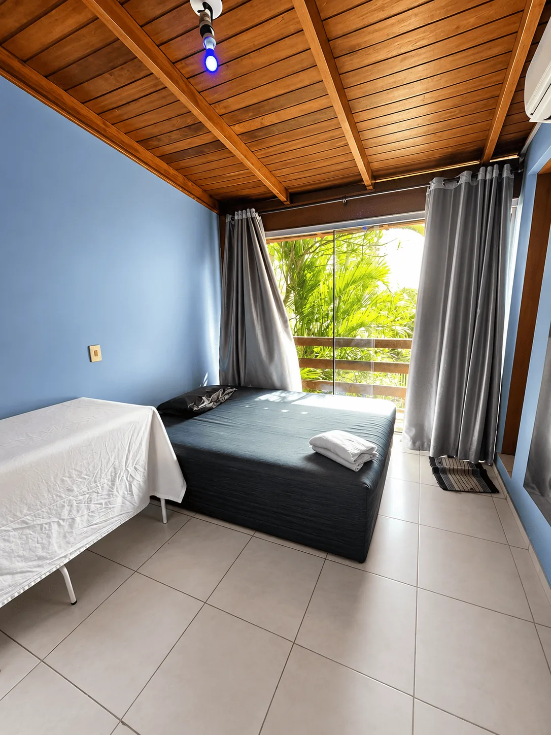 Sala de massagem climatizada e reservada da VIP Massagens em Porto Alegre